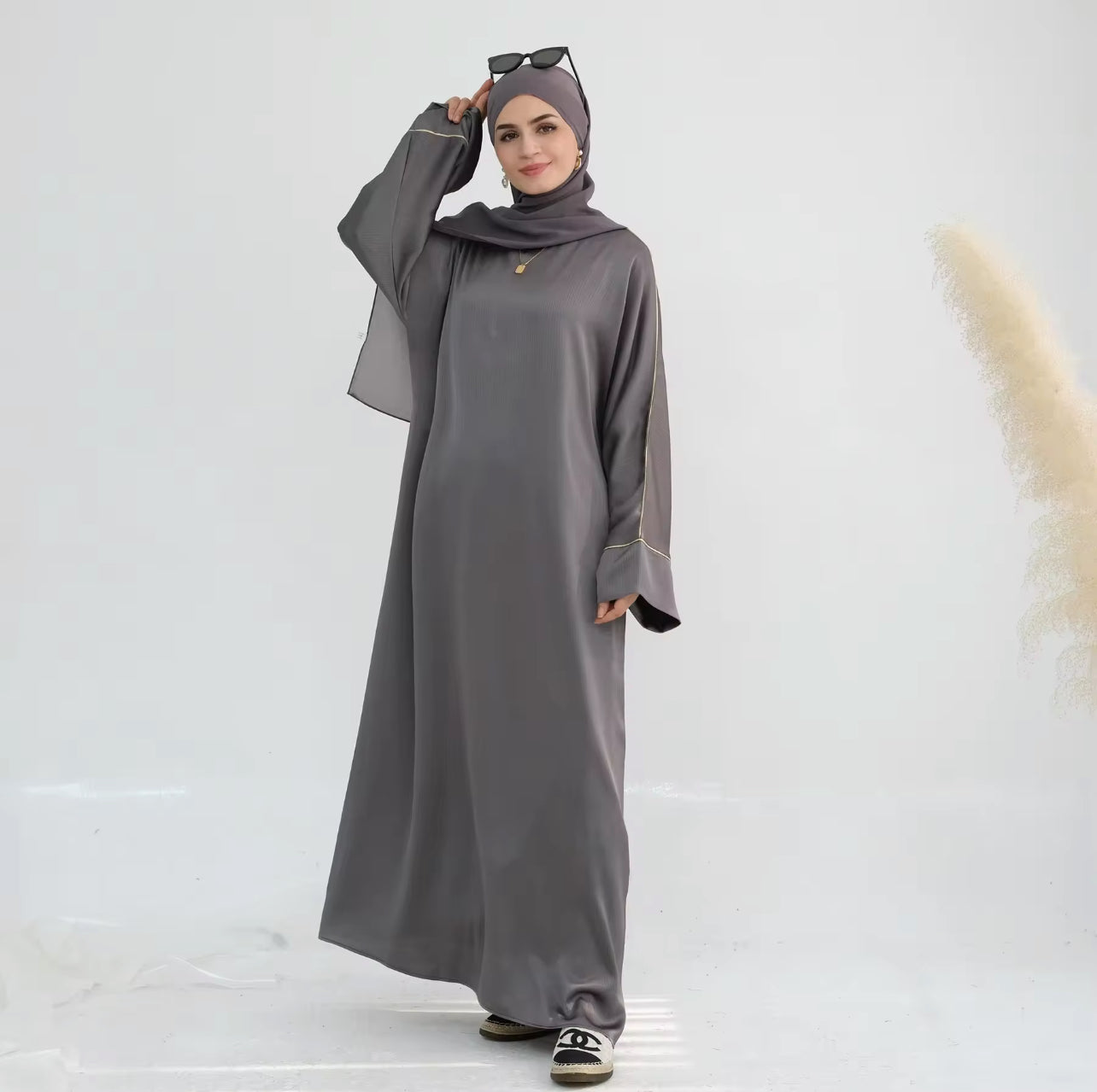 Gold Trim Textured Abaya