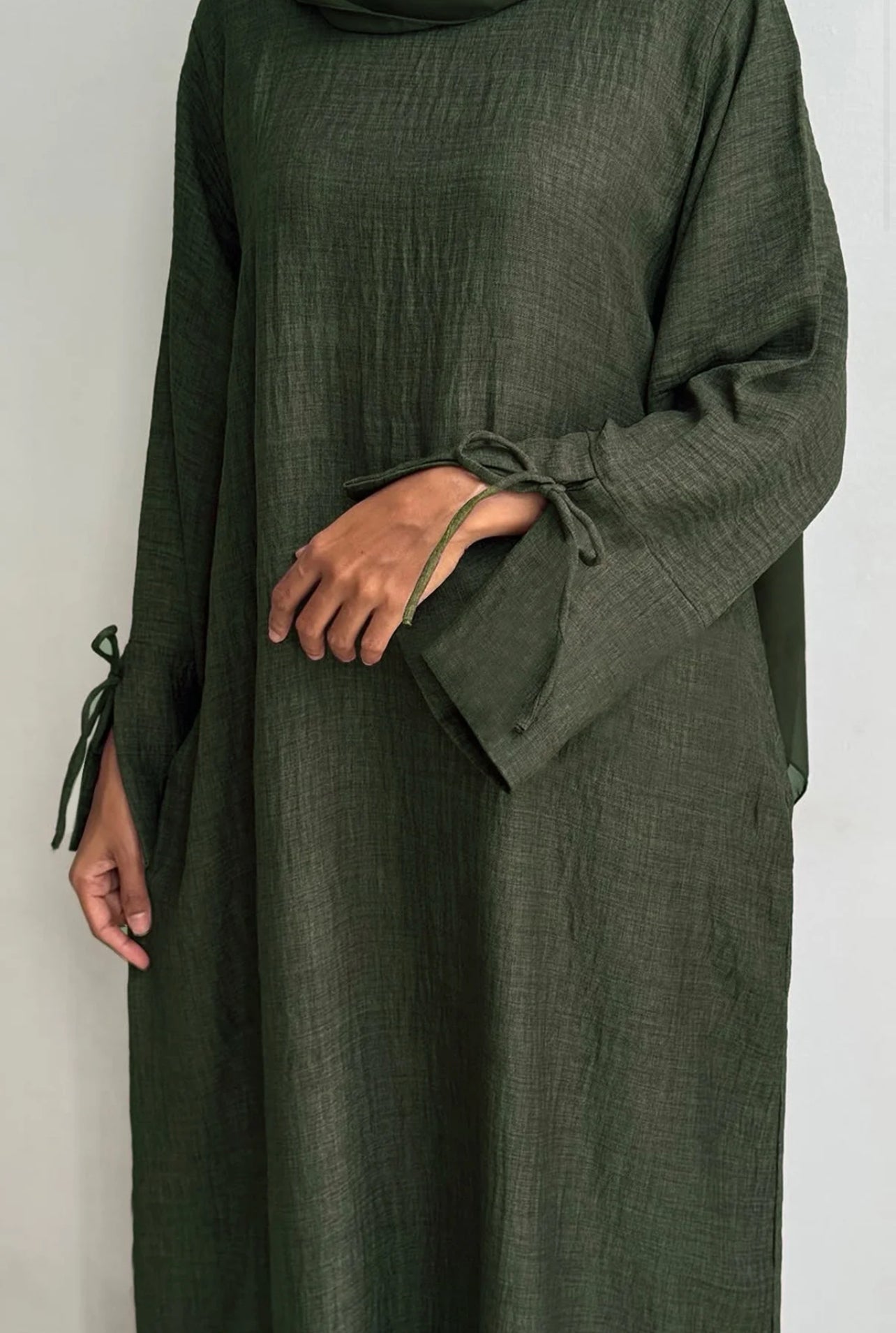 Balad Bow- Cuff Abaya