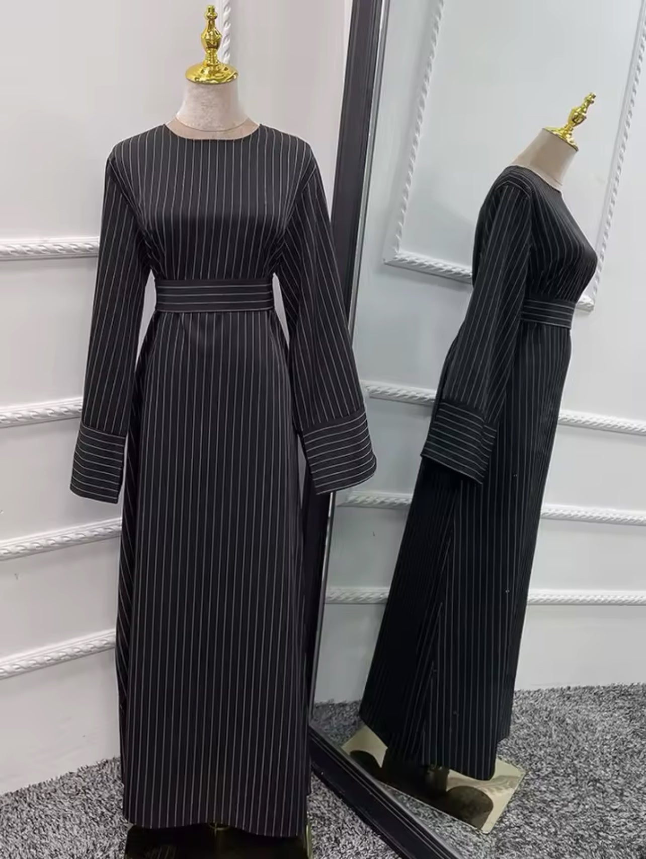 PINSTRIPE CLOSED ABAYA