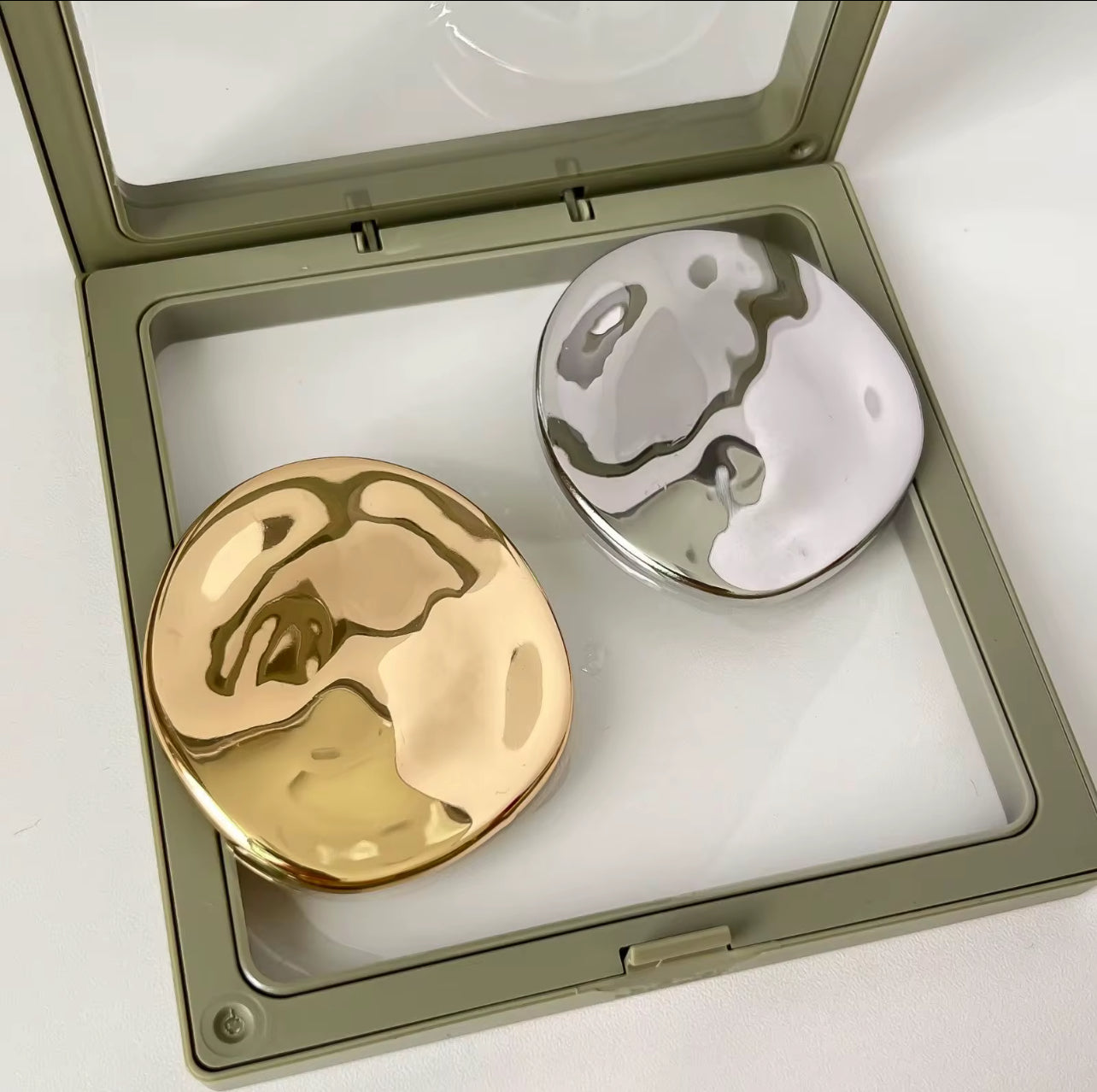 Minimalist Style Metal Round Brooch