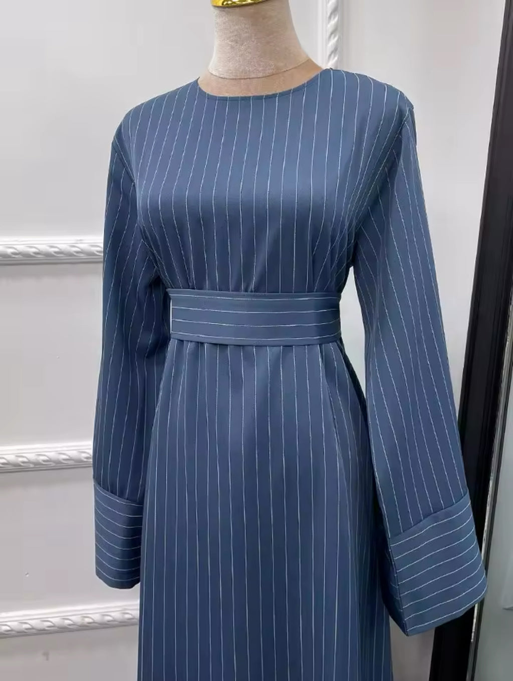 PINSTRIPE CLOSED ABAYA