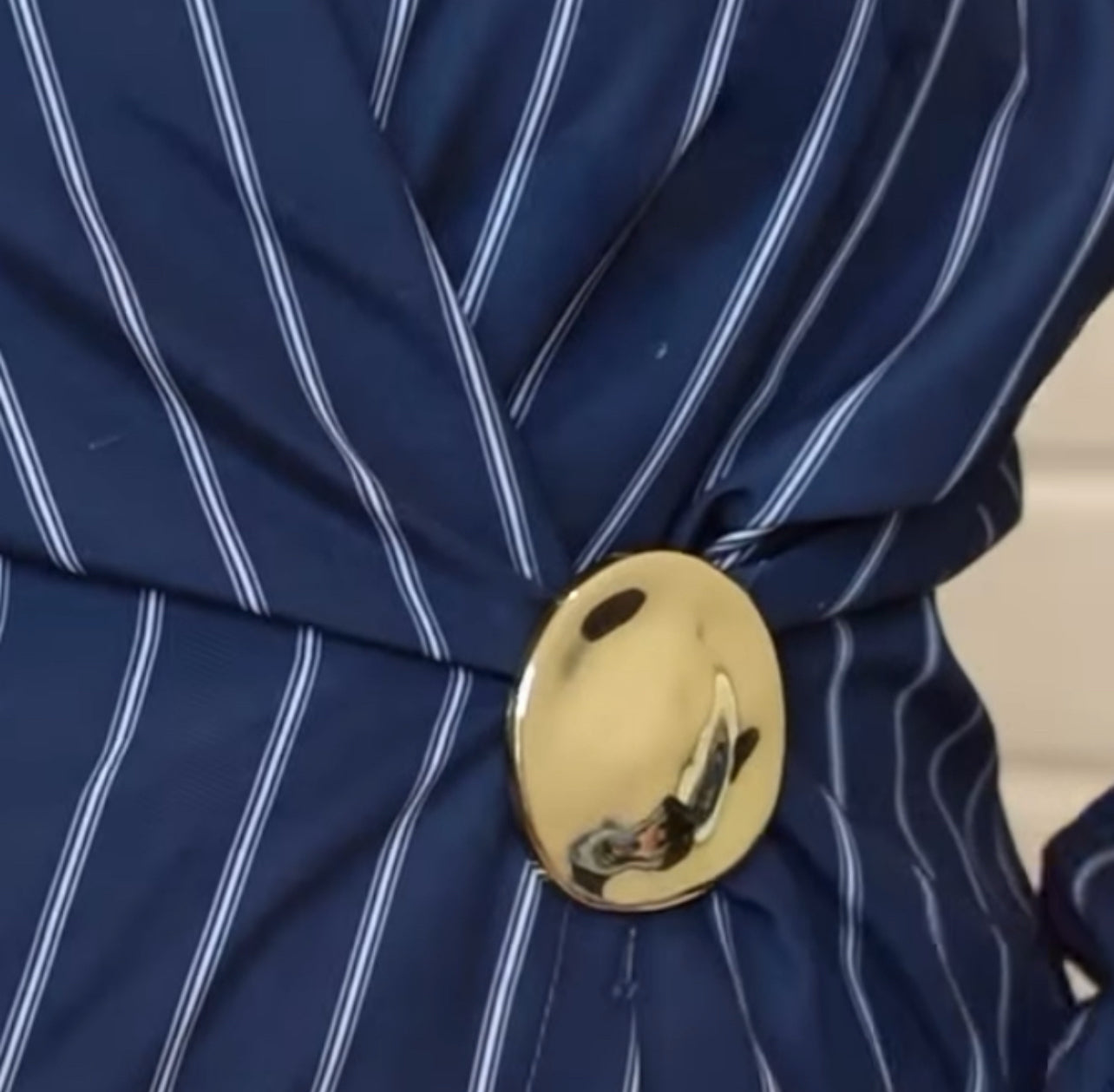 Minimalist Style Metal Round Brooch