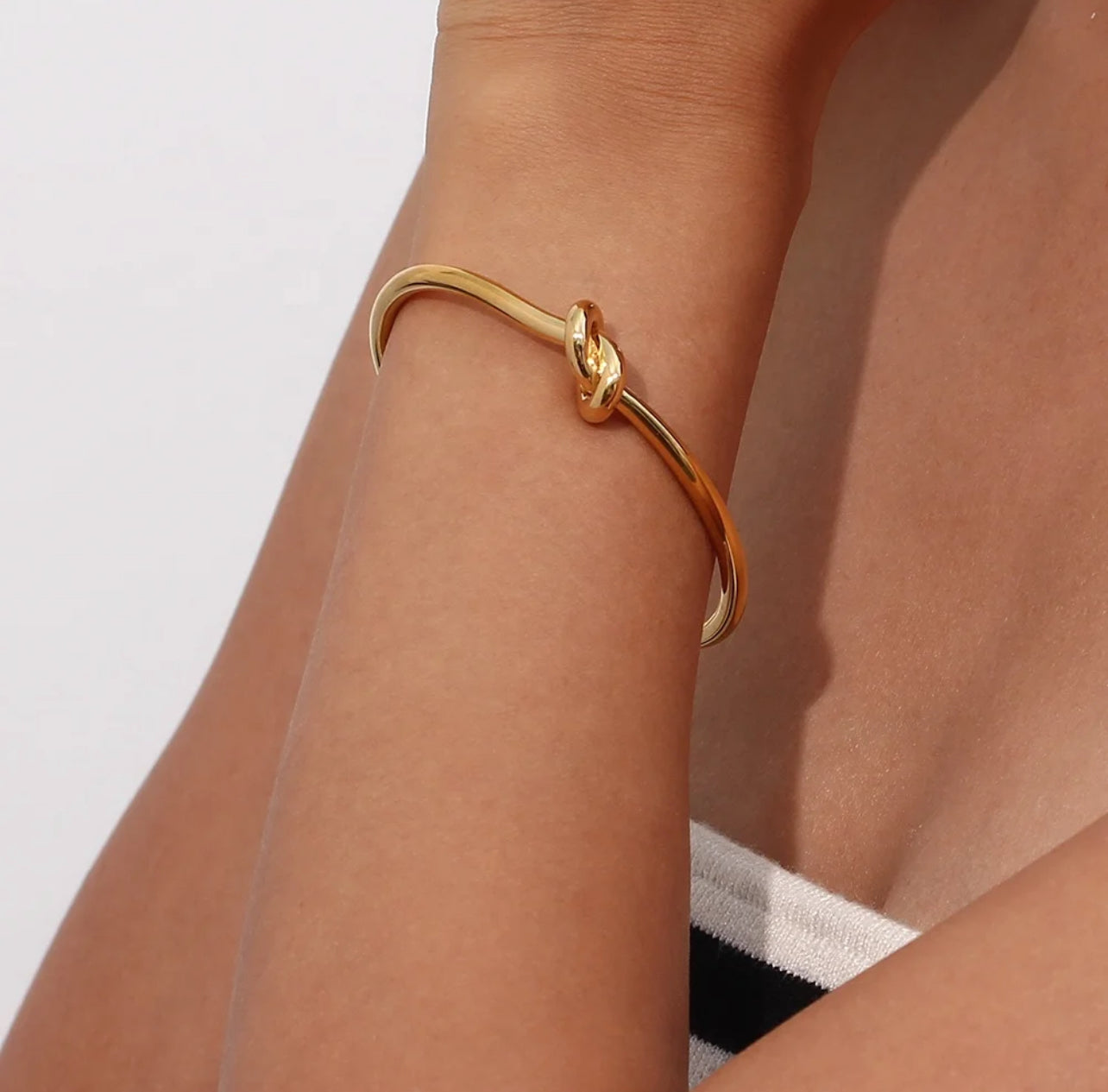 Open Knot Bracelet - 18K Gold Plated